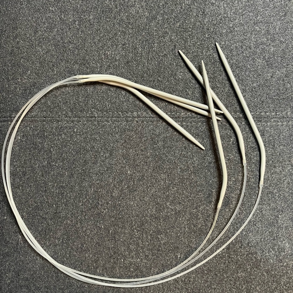 3 circular knitting needles about 82 cm